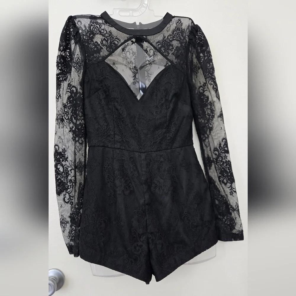 Vince Camuto Long Sleeve Black Lace Shorts Romper - Picture 2 of 5